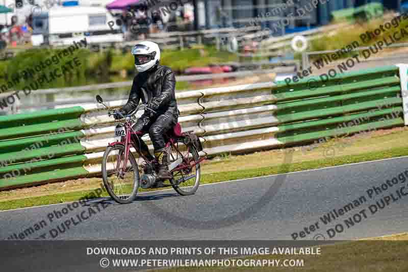 Vintage motorcycle club;eventdigitalimages;mallory park;mallory park trackday photographs;no limits trackdays;peter wileman photography;trackday digital images;trackday photos;vmcc festival 1000 bikes photographs